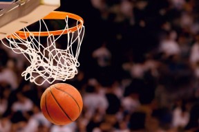 LDSports乐动-Karsa巅峰对决，詹姆斯30分力克公牛，挺进下一轮